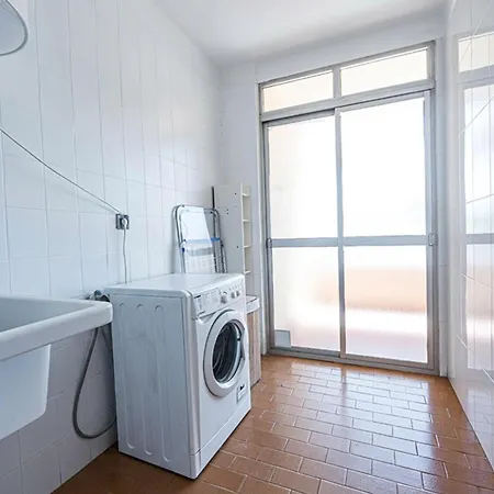 Bright & Spacious In Centre Apartamento
